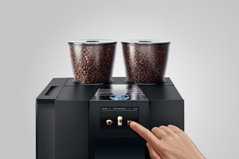 JURA GIGA X8c Aluminium black with free coffee worth €65